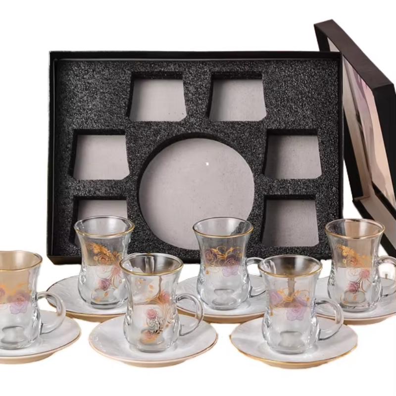 Gold Floral Rim Kaca Cangkir Teh Gift Box Set Kanggo Ngarep Teh Party
