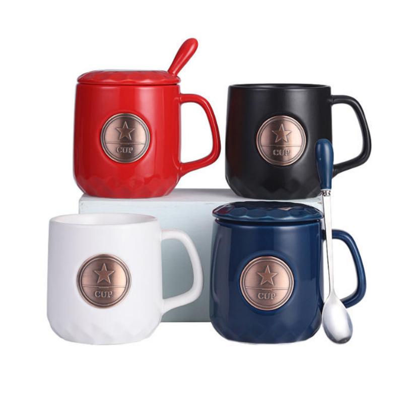 Star Metal Badge 400ml Keramik Kopi Mug Kanthi Tutup Lan Sendok